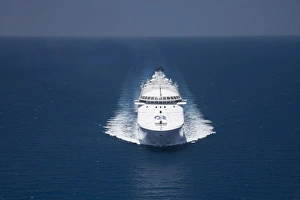 Images Dated 5th October 2007: Regal Princess Cruise Ship near Cape Tribulation, Great Barrier Reef, North Queensland