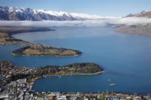 Images Dated 5th July 2010: The Remarkables, Lake Wakatipu, and Queenstown, South Island, New Zealand