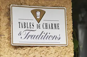 Images Dated 13th October 2005: The restaurant Le Verger de Papes in the village just at the foot of the ruined Pope s