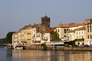 Images Dated 17th June 2006: Restaurants along the l Herault river. L Herault river. Agde town. Languedoc