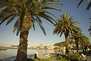 Images Dated 6th July 2007: Riva harbour area near Dioceltians Palace built as a grand retirement center