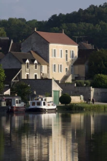 River Yonne, Mailly-le-Ville, Yonne, Nivernais, Burgundy, France