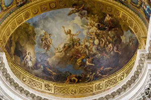 Images Dated 17th August 2008: RM. Ceiling murals. Versailles. France
