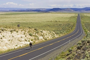 Images Dated 22nd May 2007: Road cycling along Highway 205 between Burns and Frenchglen Oregon (MR)