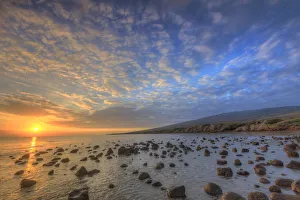Images Dated 20th January 2015: Rocky Shore near Kaleahi at sunrise, North Shore, Lanai Island, Hawaii