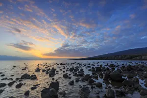 Images Dated 20th January 2015: Rocky Shore near Kaleahi at sunrise, North Shore, Lanai Island, Hawaii