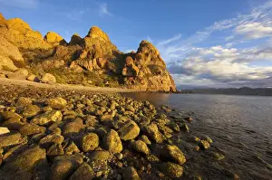 Images Dated 29th January 2010: Rocky shoreline on Isla Carmen in the Gulf of California near Loreto Mexico