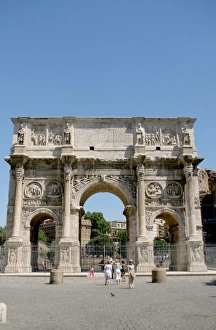 Images Dated 9th August 2005: Roman Art. Arch of Constantine. Triumphal arch. It was erected to commemorate Constantine