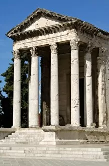 Images Dated 1st September 2007: Roman Art. Croatia. Temple of Augustus, dedicated to the goddess Roma and the emperor Augustus