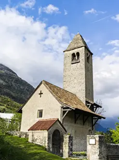 Images Dated 23rd April 2012: The romanic little church of Sankt Prokulus (San Procolo) near Naturns (naturno)