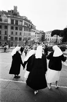 <b class=qtipBold><figcaption>Rome Italy, Nun Patrol! (NR)</figcaption></b><br><em>© Copyright WALTER BIBIKOW / www.DanitaDelimont.com - Agent</em> Rome Italy, Nun Patrol! (NR)
