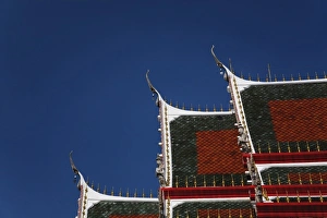 Images Dated 15th February 2006: Rooftop architectural details, Wat Suan Plu, Bangkok, Thailand
