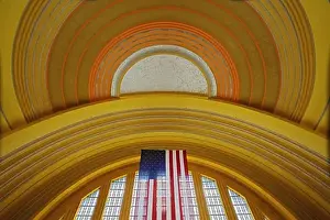 Images Dated 29th April 2008: Rotunda and flag in Cincinnatis Union Terminal now the home of the Cincinnati