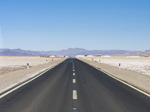 Traffic Prints: Routa 52 is crossing the Salar towards Chile