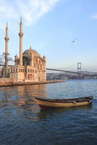 Camii Prints: Row boat and Buyuk Mecidiye Camii in Ortakoy, Bosphorus, Istanbul, Turkey