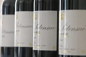 Images Dated 12th November 2012: A row of bottles lined up on a table for tasting Chateau Potensac Cru Bourgeois Ordonnac