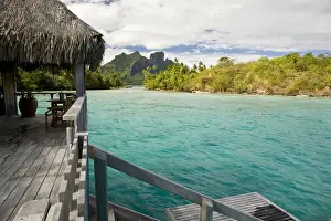 Images Dated 24th September 2007: Royale honeymoon over-the-water suite at Bora Bora Nui Resort. PR