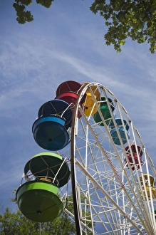 Images Dated 29th May 2011: Russia, Black Sea Coast, Sochi, Riviera Park, ferris wheel