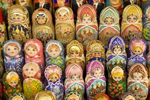 Images Dated 17th July 2007: Russia. Moscow. Arbatskaya. Stary Arbat. Matryoshka dolls