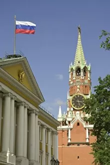 Images Dated 16th July 2007: Russia. Moscow. Kremlin. Government building and Savior Gate Tower