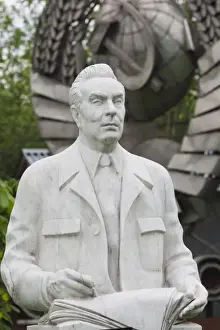 Leader Prints: Russia, Moscow Oblast, Moscow, Zamoskvorechiye-area, Art Muzeon Sculpture Park, Soviet-era