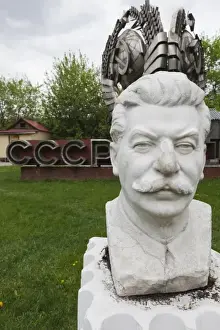 Images Dated 15th May 2011: Russia, Moscow Oblast, Moscow, Zamoskvorechiye-area, Art Muzeon Sculpture Park, Soviet-era