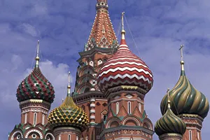 Images Dated 7th March 2005: Russia, Moscow, Red Square. famous onions of St. Basils cathedral