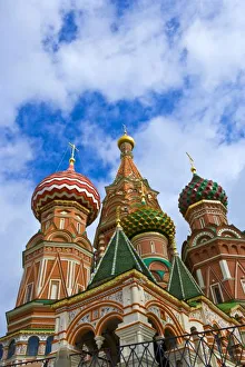 Images Dated 19th August 2006: Russia, Moscow, Red Square, St. Basils Cathedral