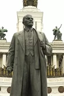 Images Dated 20th July 2007: Russia. Moscow. VDNKh, the All-Russia Exhibition Center. Statue of Lenin