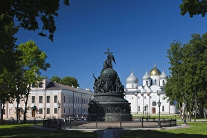 Images Dated 6th June 2011: Russia, Novgorod Oblast, Veliky Novgorod, Novgorod Kremlin, Millenium of Russia Monument