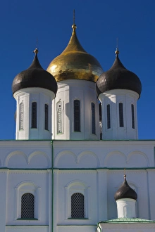 Images Dated 4th June 2011: Russia, Pskovskaya Oblast, Pskov, Pskov Kremlin and Trinity Cathedral