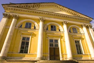 Images Dated 15th August 2006: Russia, Pushkin. Front entrance to Alexander Palace, built for Tsar Alexander I. Credit as