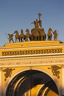 Images Dated 3rd June 2011: Russia, Saint Petersburg, Center, Dvortsovaya Square, Triumphal Arch detail, sunset
