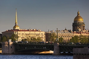 Images Dated 30th May 2011: Russia, Saint Petersburg, Center, Admiralty and Saint Isaac Cathedral, from the Neva
