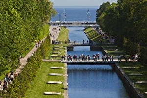 Images Dated 1st June 2011: Russia, Saint Petersburg, Peterhof, Grand Cascade fountains