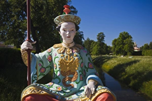 Images Dated 9th June 2011: Russia, Saint Petersburg, Pushkin-Tsarskoye Selo, statues by the Chinese Pavillion