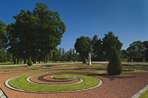 Images Dated 8th June 2011: Russia, Saint Petersburg, Pushkin-Tsarskoye Selo, palace grounds by the Catherine Palace