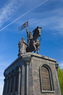 Images Dated 18th May 2011: Russia, Vladimir Oblast, Golden Ring, Vladimir, staue to Prince Vladimir and Saint