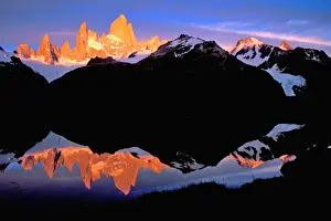 Images Dated 24th March 2005: SA, Argentina, Los Glaciares NP Monte Fitz Roy; Fitz Roy group reflected in glacial