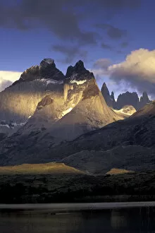 Images Dated 18th March 2004: SA, Chile, Torres Del Paine NP Landscape