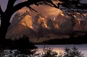 Images Dated 19th March 2004: SA, Chile, Torres Del Paine NP Landscape