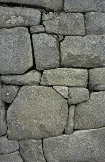 Images Dated 27th January 2004: SA, Peru, Machu Picchu Section of wall, illustrating Inca architecture