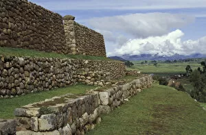 Images Dated 27th January 2004: SA, Peru, Urubamba Valley, Chinchero Inca ruins in the village of Chinchero