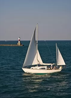 Images Dated 7th July 2007: Sailing in Chicago Harbor