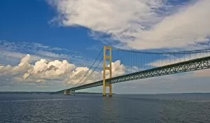 Images Dated 9th July 2007: Sailing under the Mackinac Bridge