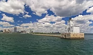 Images Dated 12th July 2007: Sailing by the Milwaukee Breakwater Lighthouse