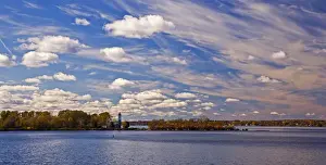 Sailing down The St. Lawrence River taking in the sights of the 1000 island experience