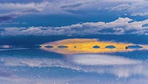 Bolivia Prints: Salar de Uyuni, Bolivia. Panorama view at sunset of the Salar de Uyuni