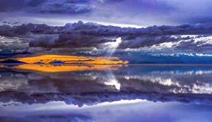 Bolivia Prints: Salar de Uyuni, Bolivia. Panorama view of world's largest salt flat
