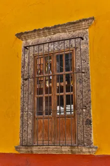 Images Dated 4th March 2015: San Miguel De Allende, Mexico. Colorful buildings and windows